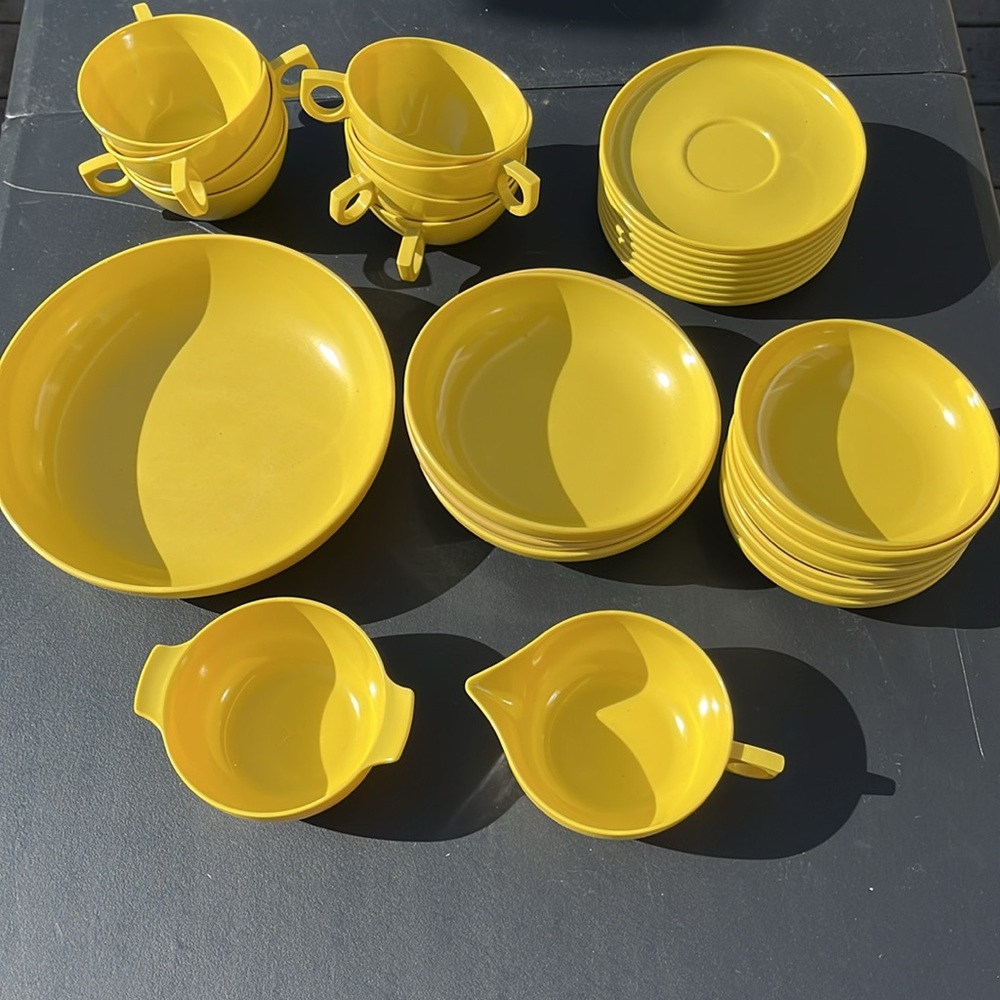 Melmac Aztec Vintage Mustard Colored 28 Piece Dining Set